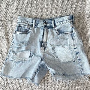 American Eagle Distressed Mom Short